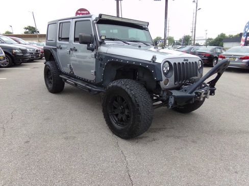 Used 2013 Jeep Wrangler Unlimited Sport w/ Connectivity Group image 5