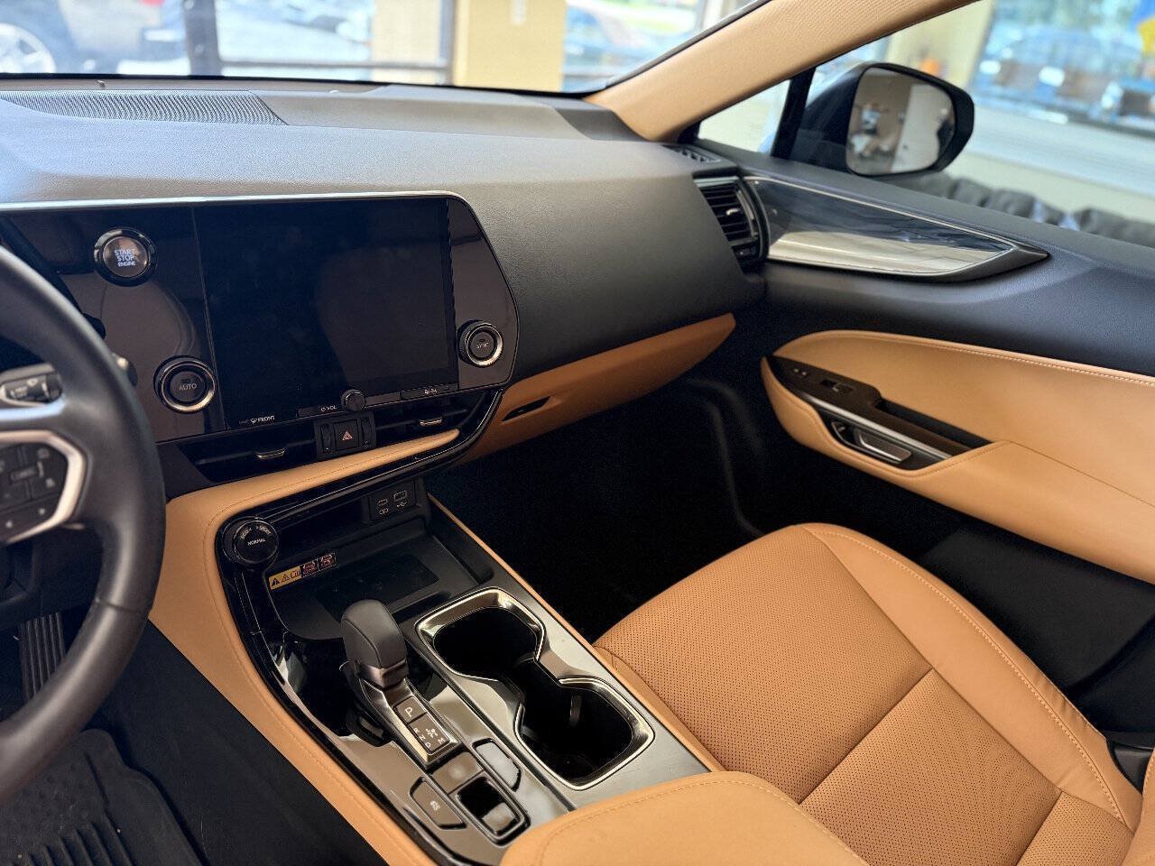 Used 2024 Lexus NX 250 FWD image 12