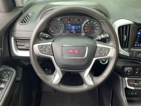 Used 2024 GMC Terrain SLE w/ Driver Convenience Package image 32