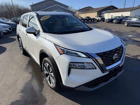 Used 2023 Nissan Rogue SV image 4