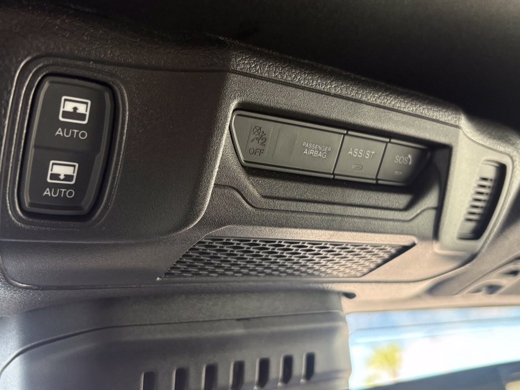 Used 2025 Jeep Wrangler Unlimited Sahara AWD/4WD image 26