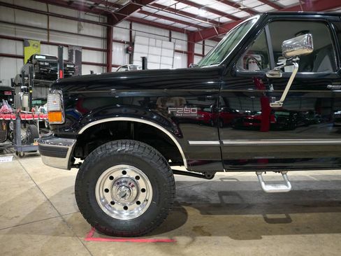 Used 1996 Ford F250 XLT image 3