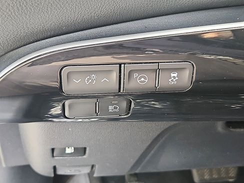 Certified 2022 Toyota Prius LE image 25