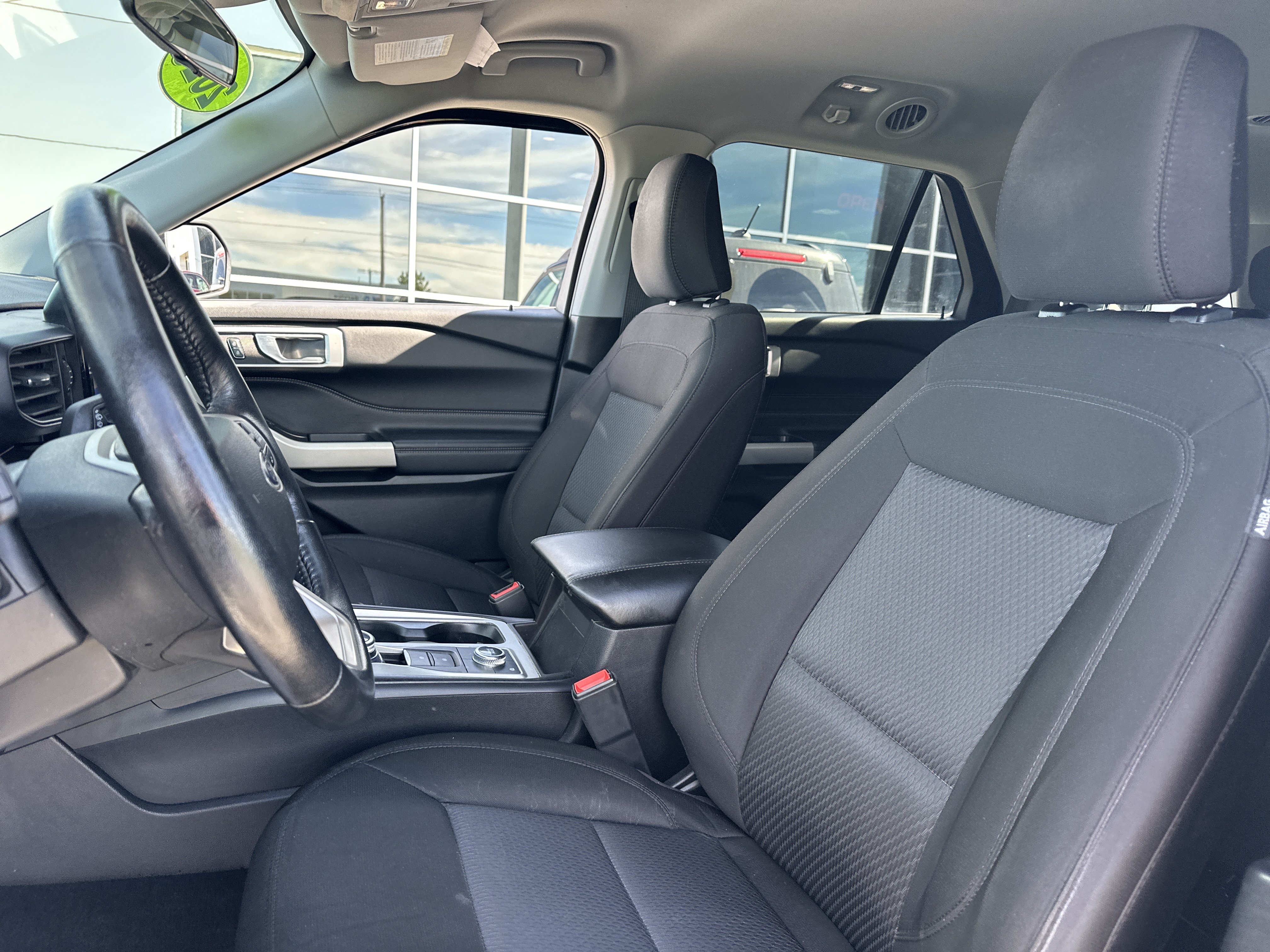 Used 2023 Ford Explorer XLT AWD/4WD image 6