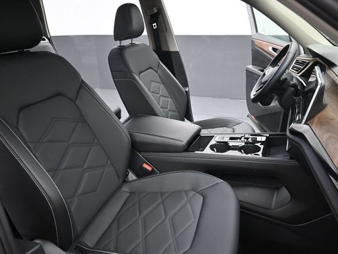Used 2025 Volkswagen Atlas SE FWD image 26