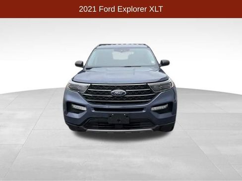 Used 2021 Ford Explorer XLT w/ Equipment Group 202A AWD/4WD image 2