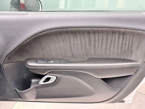 Used 2016 Dodge Challenger SRT w/ Technology Group image 16