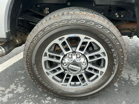 Certified 2023 Ford F350 Platinum w/ Tremor Off-Road Package image 15