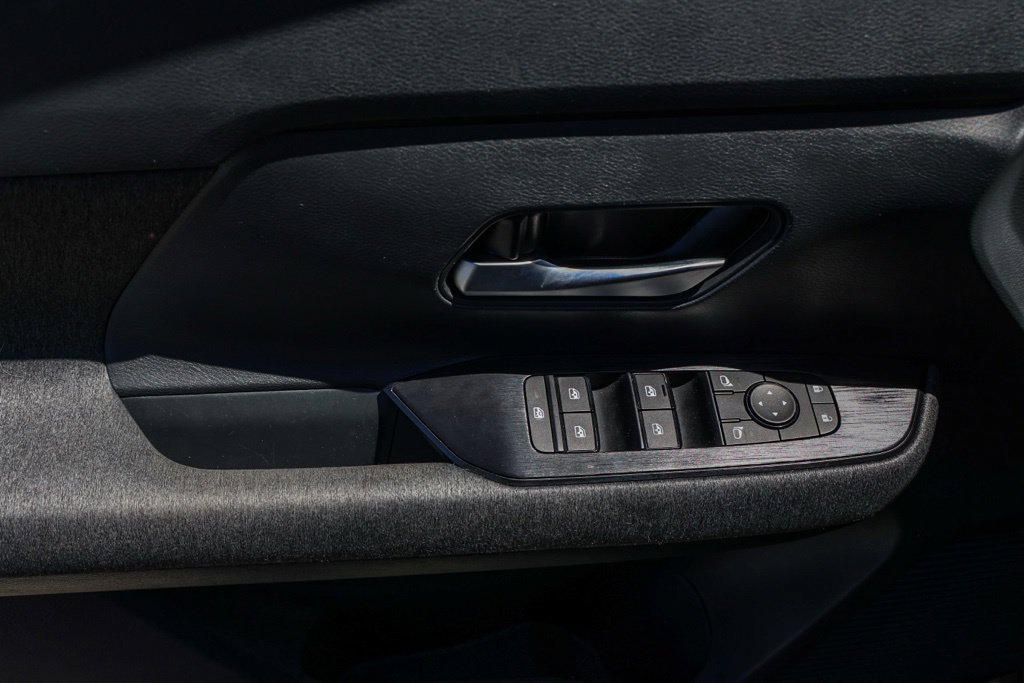 Used 2025 Nissan Kicks SV FWD image 27