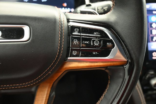 Used 2022 Jeep Grand Cherokee Summit AWD/4WD image 11