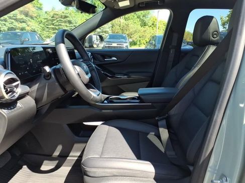 Used 2025 Chevrolet Equinox LT w/ Convenience Package II AWD/4WD image 12