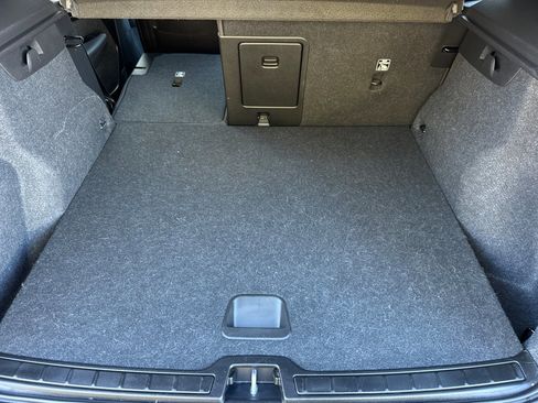 Certified 2023 Volvo XC40 Recharge Core image 17