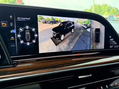 Used 2023 Cadillac Escalade Premium Luxury AWD/4WD image 28