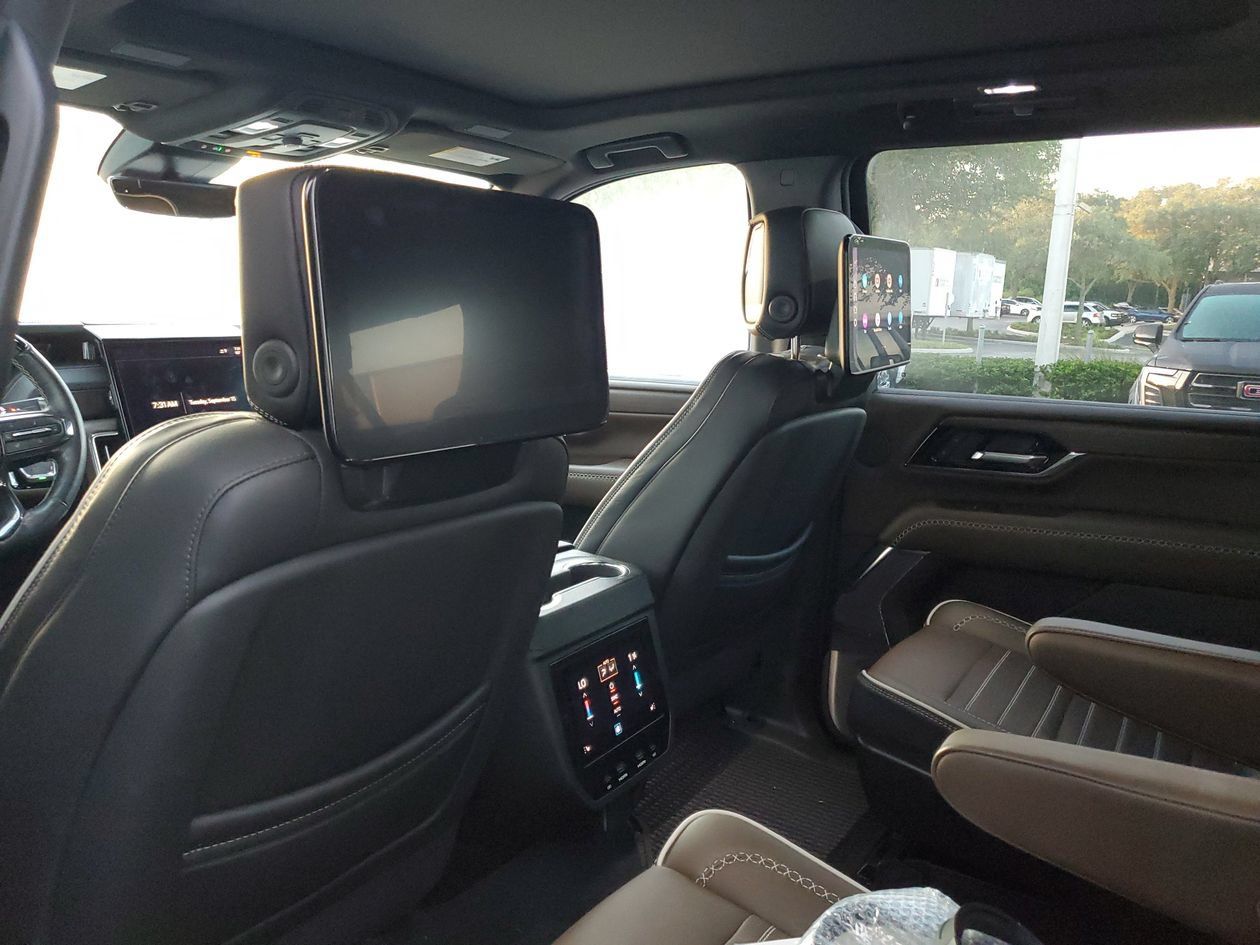 Used 2025 GMC Yukon XL Denali Ultimate AWD/4WD image 10