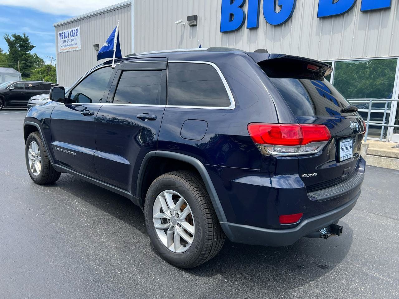 Used 2018 Jeep Grand Cherokee Laredo AWD/4WD image 3