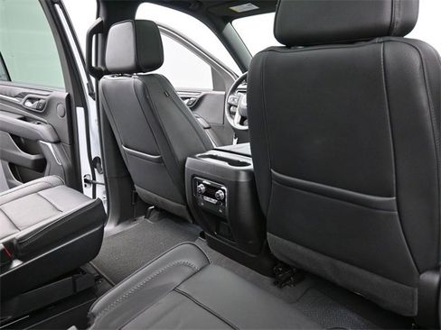 Used 2024 GMC Yukon XL AT4 w/ Technology Package image 12