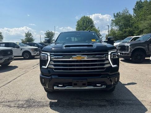 Used 2024 Chevrolet Silverado 2500 High Country w/ Technology Package AWD/4WD image 2
