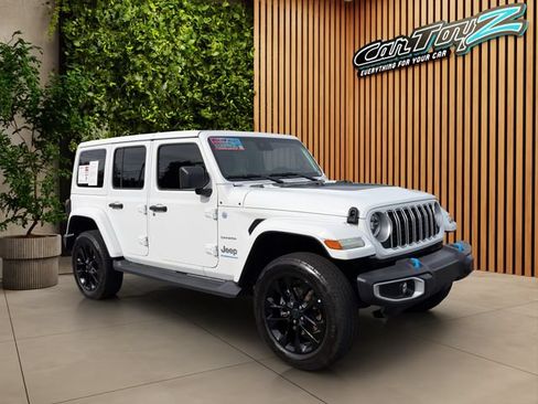 Used 2024 Jeep Wrangler Unlimited Sahara AWD/4WD image 37