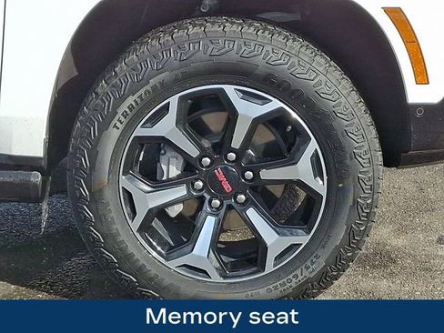 Used 2025 GMC Yukon AT4 w/ AT4 Premium Package image 11
