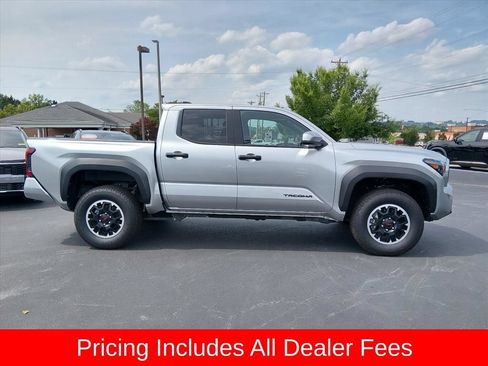 Used 2025 Toyota Tacoma TRD Off-Road AWD/4WD image 2
