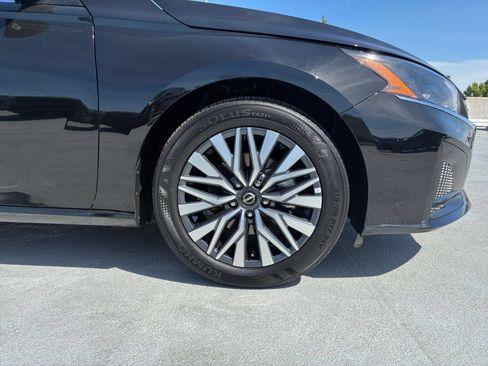 Used 2025 Nissan Altima 2.5 SV FWD image 29