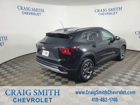 Used 2024 Chevrolet Trax LT FWD image 5