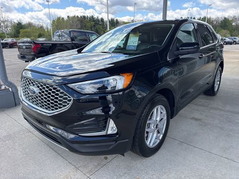 Certified 2024 Ford Edge SEL w/ Convenience Package AWD/4WD image 3