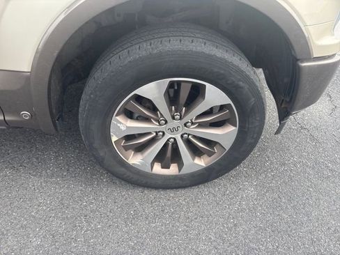 Used 2018 Ford F150 King Ranch w/ Equipment Group 601A Luxury image 9