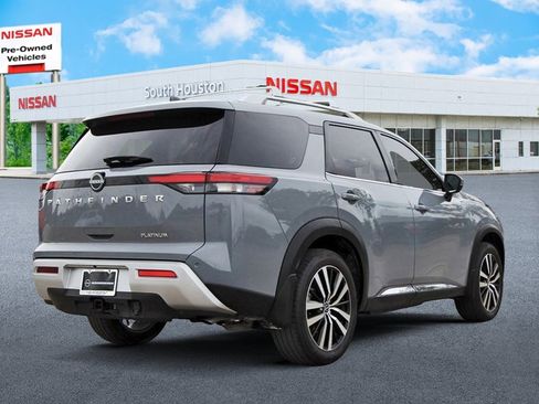 Certified 2025 Nissan Pathfinder Platinum FWD image 4