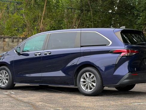 Used 2022 Toyota Sienna XLE FWD image 8