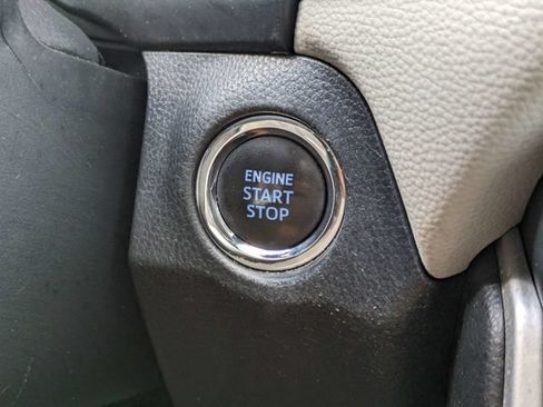 Used 2020 Toyota RAV4 XLE w/ Convenience Package FWD image 28