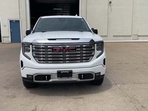 Used 2022 GMC Sierra 1500 Denali w/ Denali Carbonpro Edition AWD/4WD image 3