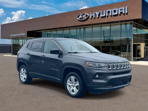 Used 2022 Jeep Compass Latitude w/ Convenience Group AWD/4WD image 1