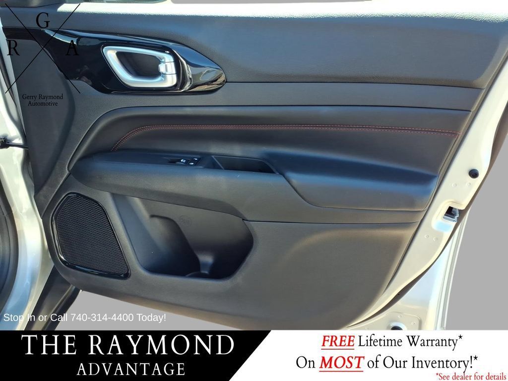 Used 2026 Jeep Compass Trailhawk AWD/4WD image 10