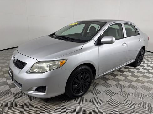 Used 2010 Toyota Corolla LE image 9