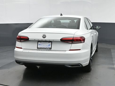 Used 2022 Volkswagen Passat 2.0T SE FWD image 6