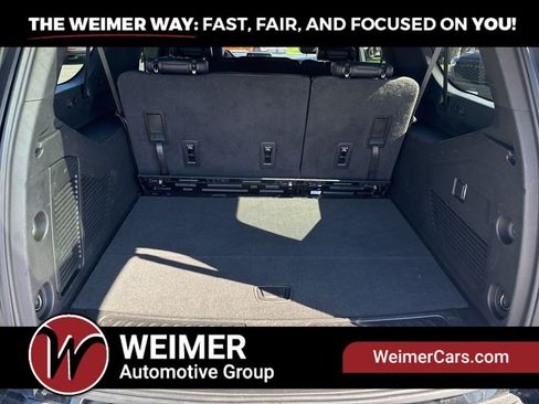 Used 2022 Chevrolet Suburban LT AWD/4WD image 7