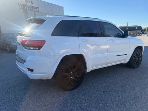Used 2019 Jeep Grand Cherokee Altitude AWD/4WD image 14