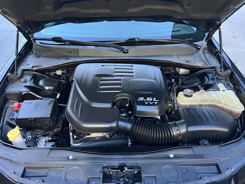 Used 2019 Chrysler 300 Limited w/ Safetytec Plus Group image 36