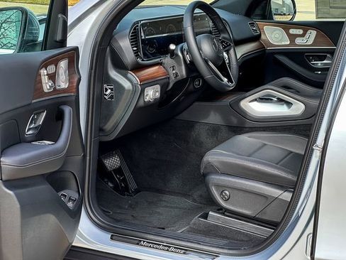 Used 2025 Mercedes-Benz GLE 450e 4MATIC image 10