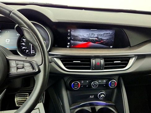 Used 2022 Alfa Romeo Stelvio Ti AWD/4WD image 18