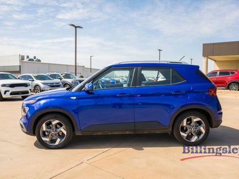 Used 2025 Hyundai Venue SEL image 2