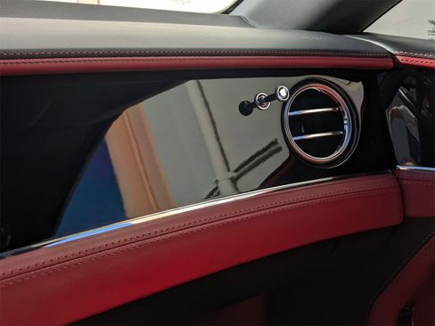 Used 2022 Bentley Continental GT image 26