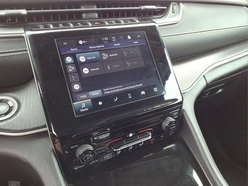 Used 2024 Jeep Grand Cherokee Laredo RWD image 20
