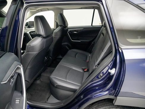Used 2021 Toyota RAV4 XLE Premium image 16