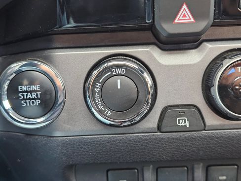 Used 2018 Toyota Tacoma TRD Off-Road AWD/4WD image 20