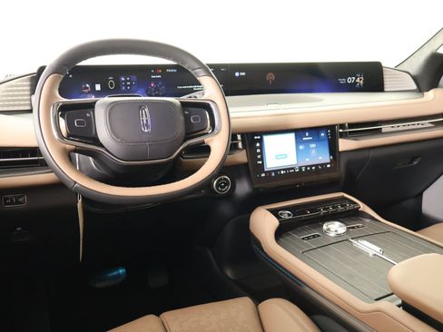 New 2026 Lincoln Navigator Black Label AWD/4WD image 2