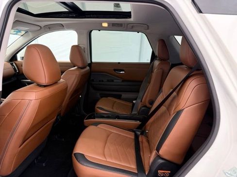 Used 2023 Nissan Pathfinder Platinum AWD/4WD image 18
