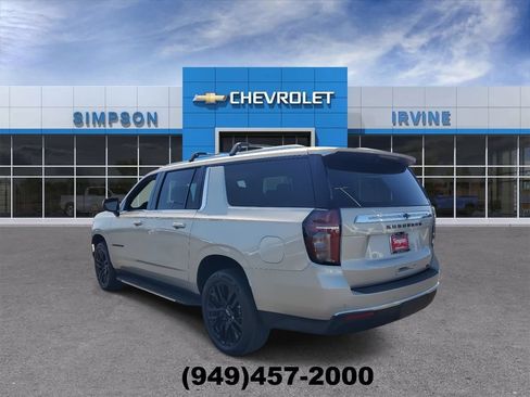 Used 2023 Chevrolet Suburban LT w/ Luxury Package AWD/4WD image 6
