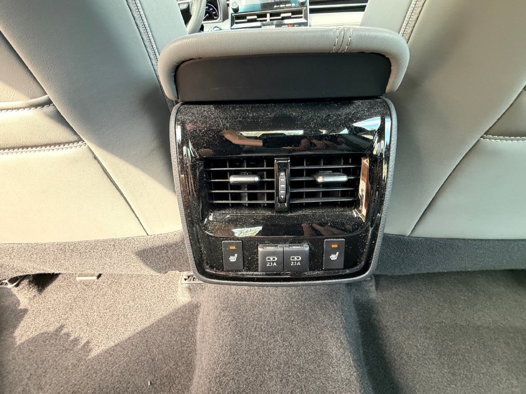 Used 2019 Toyota Avalon Limited FWD image 16